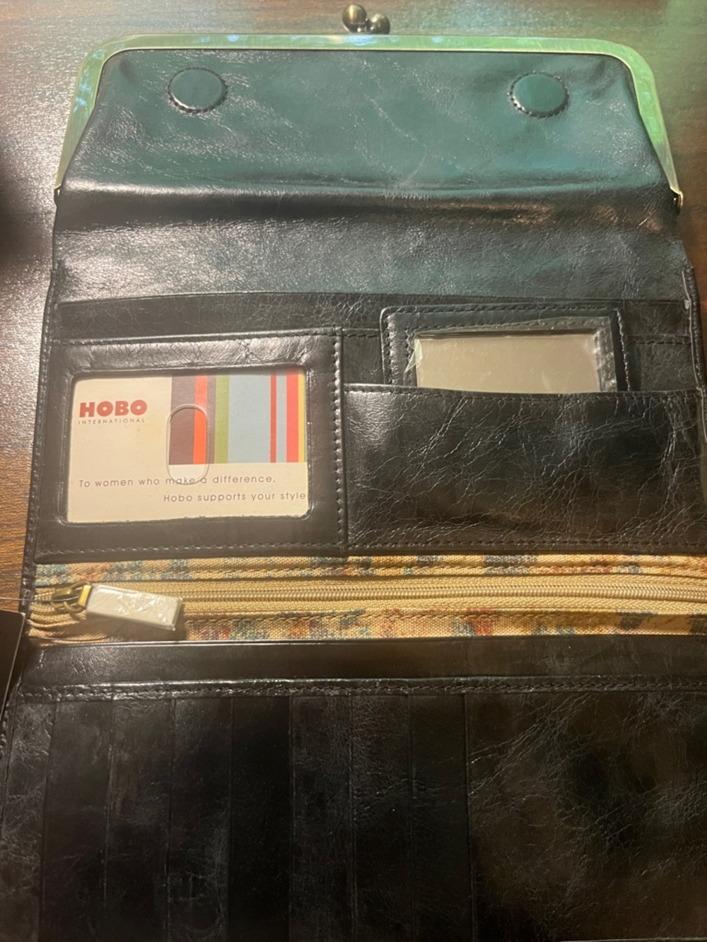 HOBO Black Leather magnetic Kiss clutch/ Wallet - Picture 3 of 6